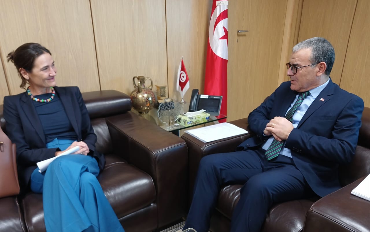 وزير الإقتصاد وسفيرة هولندا يتباحثان سبل تعزيز التعاون وتوسيع مجالاته